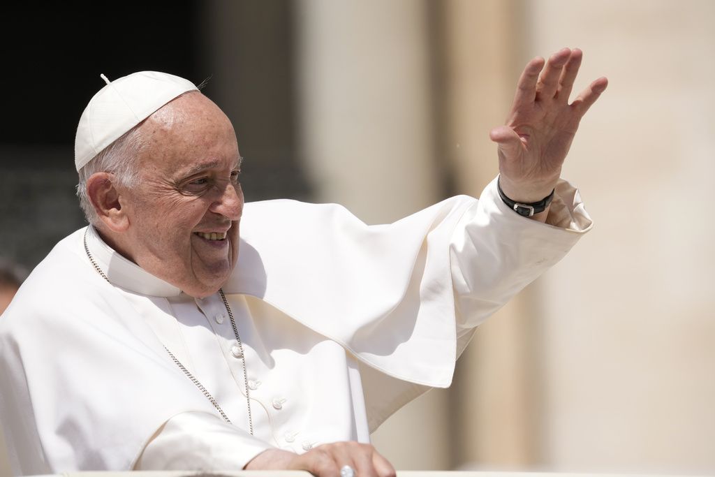 How many immigrants is
Pope Francis admitting in Vatican City this year?