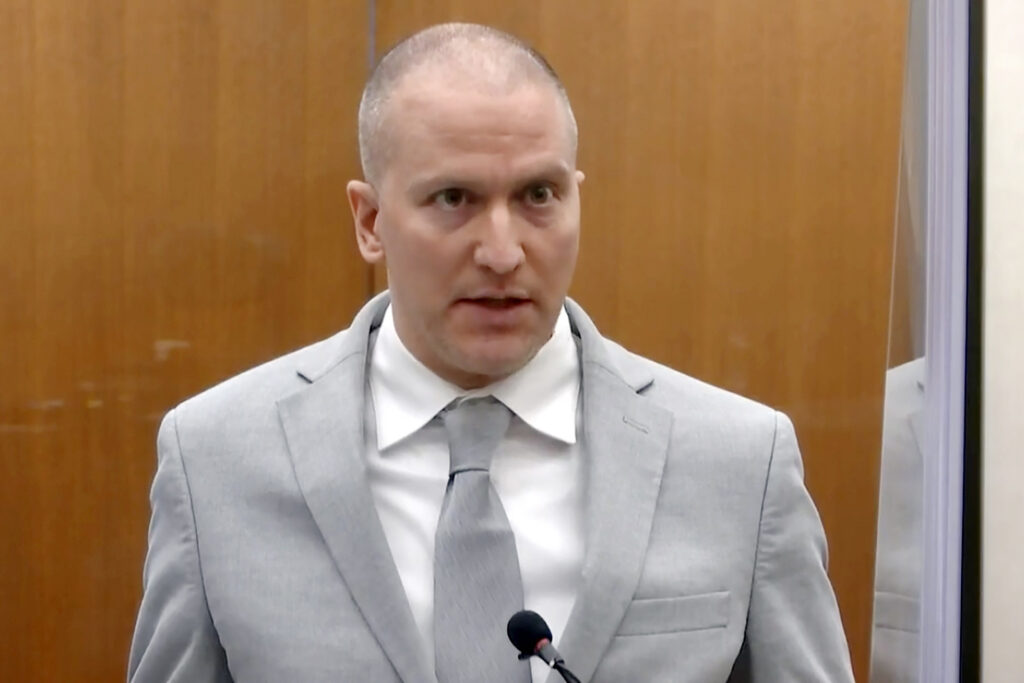 Should Trump pardon
Derek Chauvin?