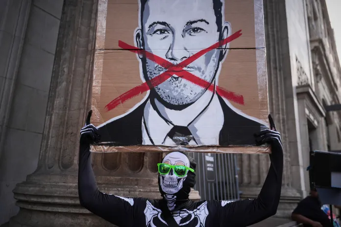 Trump’s fascist
takeover of the FCC lasted five days